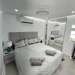 Lucy, Malibu Park Apartamento